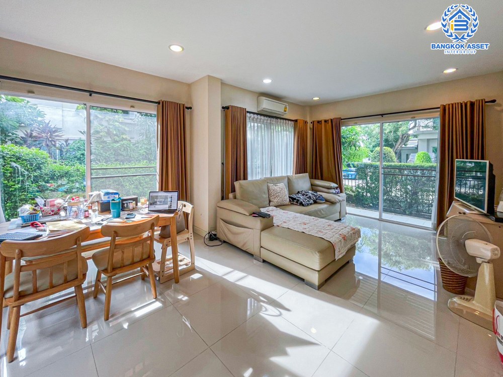 *****บ้านเดี่ยวมือสอง โครงการ ไลฟ์บางกอกบูเลอวาร์ด แจ้งวัฒนะ เนื้อที่ 52.30 ตร.ว. ฟังก์ชัน 4 ห้องนอน 3 ห้องน้ำ 2 ที่จอดรถ บนทำเลเดินทางสะดวก เชื่อมต่อถนนแจ้งวัฒนะ ถนนติวานนท์ ใกล้เซ็นทรัล แจ้งวัฒนะ รถไฟฟ้าในอนาคตสายสีชมพู