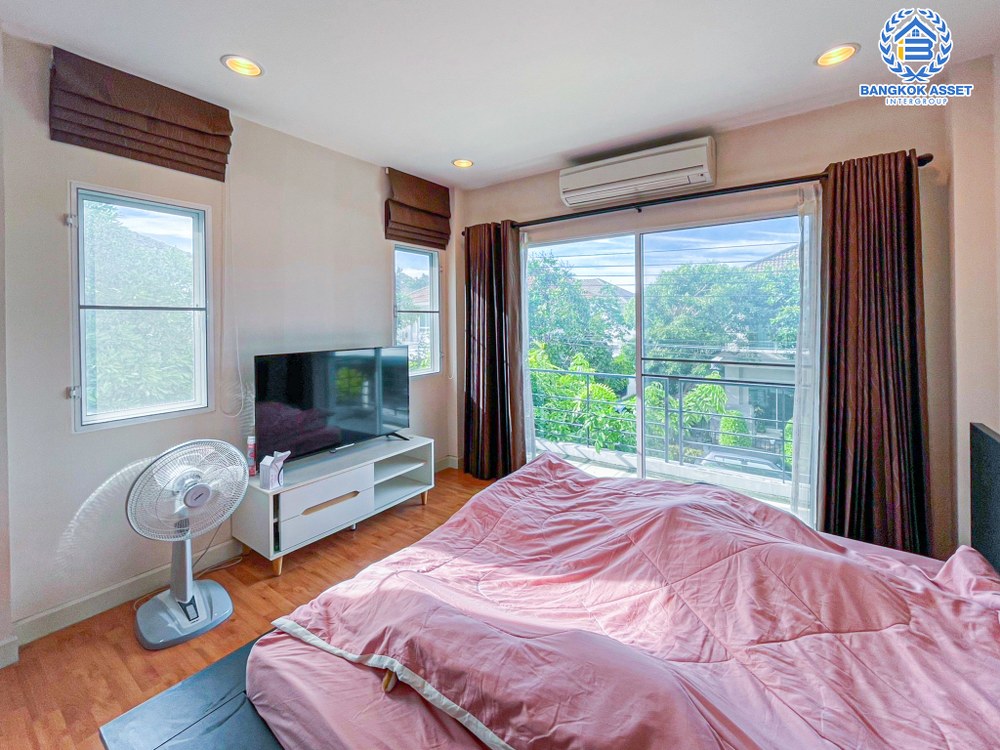 *****บ้านเดี่ยวมือสอง โครงการ ไลฟ์บางกอกบูเลอวาร์ด แจ้งวัฒนะ เนื้อที่ 52.30 ตร.ว. ฟังก์ชัน 4 ห้องนอน 3 ห้องน้ำ 2 ที่จอดรถ บนทำเลเดินทางสะดวก เชื่อมต่อถนนแจ้งวัฒนะ ถนนติวานนท์ ใกล้เซ็นทรัล แจ้งวัฒนะ รถไฟฟ้าในอนาคตสายสีชมพู