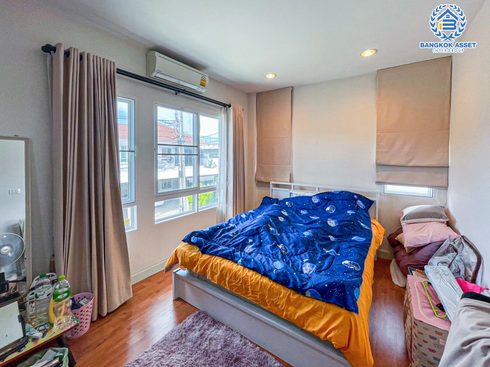 *****บ้านเดี่ยวมือสอง โครงการ ไลฟ์บางกอกบูเลอวาร์ด แจ้งวัฒนะ เนื้อที่ 52.30 ตร.ว. ฟังก์ชัน 4 ห้องนอน 3 ห้องน้ำ 2 ที่จอดรถ บนทำเลเดินทางสะดวก เชื่อมต่อถนนแจ้งวัฒนะ ถนนติวานนท์ ใกล้เซ็นทรัล แจ้งวัฒนะ รถไฟฟ้าในอนาคตสายสีชมพู