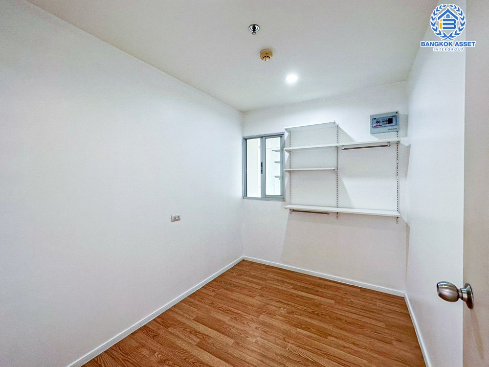 *****คอนโดมือสอง โครงการ ลุมพินี วิลล์ รามคำแหง 60/2 พื้นที่ใช้สอย 46.08 ตร.ม. ฟังก์ชัน 2 ห้องนอน 2 ห้องน้ำ 1 ที่จอดรถ พร้อมอยู่ ตอบโจทย์ไลฟ์สไตล์คนเมือง บนทำเลเดินสะดวก เชื่อมต่อถนนรามคำแหง ถนนศรีนครินทร์ ถนนลาดพร้าว ใกล้รถไฟฟ้าสายสีเหลือง "สถานีแยกลำสาลี" และจุดขึ้นทางด่วน "ศรีรัช"