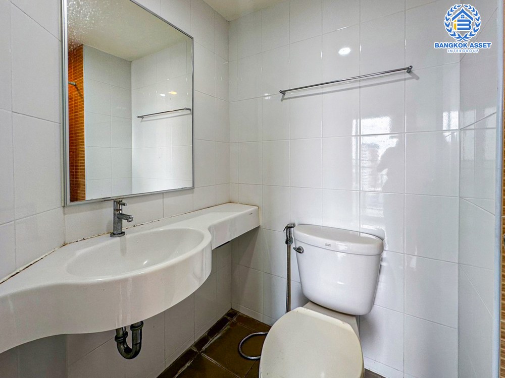 *****คอนโดมือสอง โครงการ ลุมพินี วิลล์ รามคำแหง 60/2 พื้นที่ใช้สอย 46.08 ตร.ม. ฟังก์ชัน 2 ห้องนอน 2 ห้องน้ำ 1 ที่จอดรถ พร้อมอยู่ ตอบโจทย์ไลฟ์สไตล์คนเมือง บนทำเลเดินสะดวก เชื่อมต่อถนนรามคำแหง ถนนศรีนครินทร์ ถนนลาดพร้าว ใกล้รถไฟฟ้าสายสีเหลือง "สถานีแยกลำสาลี" และจุดขึ้นทางด่วน "ศรีรัช"