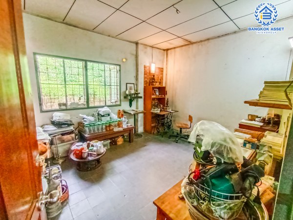 *****บ้านเดี่ยวมือสองนนทบุรี หมู่บ้าน พรหมนิเวศน์2 งามวงศ์วาน หลังมุม! เนื้อที่กว้างมากถึง 90 ตร.ว. ฟังก์ชัน 4 ห้องนอน 4 ห้องน้ำ 2 ที่จอดรถ บ้านเนื้อที่เยอะมาก บนทำเลดี เดินทางสะดวก เชื่อมต่อถนนสามัคคี, ถนนติวานนท์, ถนนงามวงศ์วาน ใกล้ทางด่วน "งามวงศ์วาน" จองเลย