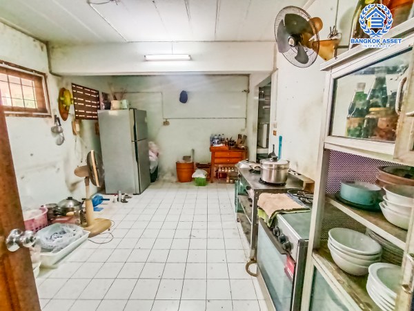 *****บ้านเดี่ยวมือสองนนทบุรี หมู่บ้าน พรหมนิเวศน์2 งามวงศ์วาน หลังมุม! เนื้อที่กว้างมากถึง 90 ตร.ว. ฟังก์ชัน 4 ห้องนอน 4 ห้องน้ำ 2 ที่จอดรถ บ้านเนื้อที่เยอะมาก บนทำเลดี เดินทางสะดวก เชื่อมต่อถนนสามัคคี, ถนนติวานนท์, ถนนงามวงศ์วาน ใกล้ทางด่วน "งามวงศ์วาน" จองเลย