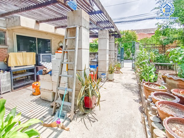 *****บ้านเดี่ยวมือสองนนทบุรี หมู่บ้าน พรหมนิเวศน์2 งามวงศ์วาน หลังมุม! เนื้อที่กว้างมากถึง 90 ตร.ว. ฟังก์ชัน 4 ห้องนอน 4 ห้องน้ำ 2 ที่จอดรถ บ้านเนื้อที่เยอะมาก บนทำเลดี เดินทางสะดวก เชื่อมต่อถนนสามัคคี, ถนนติวานนท์, ถนนงามวงศ์วาน ใกล้ทางด่วน "งามวงศ์วาน" จองเลย