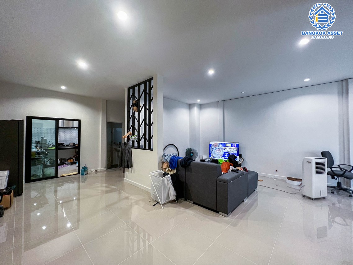 *****ทาวน์เฮ้าส์มือสองนนทบุรี หมู่บ้าน ซื่อตรง รัตนาธิเบศร์ เนื้อที่กว้างถึง 26 ตร.ว. ฟังก์ชัน 3 ห้องนอน 2 ห้องน้ำ 1 ที่จอดรถ บ้านรีโนเวทใหม่ พร้อมเข้าอยู่ ทำเลเยี่ยม ใกล้รถไฟฟ้าสายสีม่วง "สถานีไทรม้า" และทางด่วน "งามวงศ์วาน" ในราคาสุดคุ้ม!!