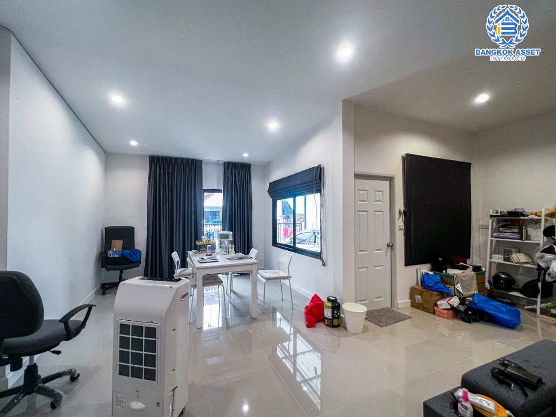 *****ทาวน์เฮ้าส์มือสองนนทบุรี หมู่บ้าน ซื่อตรง รัตนาธิเบศร์ เนื้อที่กว้างถึง 26 ตร.ว. ฟังก์ชัน 3 ห้องนอน 2 ห้องน้ำ 1 ที่จอดรถ บ้านรีโนเวทใหม่ พร้อมเข้าอยู่ ทำเลเยี่ยม ใกล้รถไฟฟ้าสายสีม่วง "สถานีไทรม้า" และทางด่วน "งามวงศ์วาน" ในราคาสุดคุ้ม!!