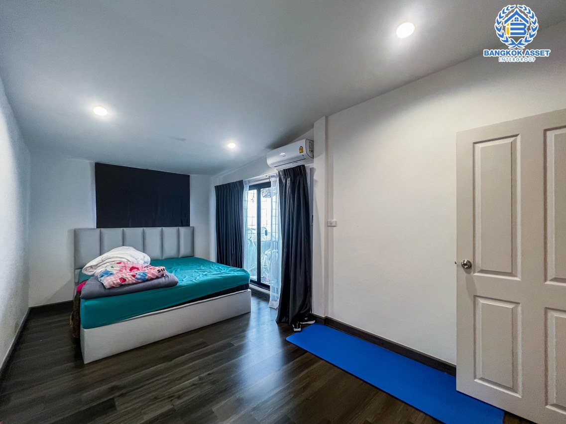 *****ทาวน์เฮ้าส์มือสองนนทบุรี หมู่บ้าน ซื่อตรง รัตนาธิเบศร์ เนื้อที่กว้างถึง 26 ตร.ว. ฟังก์ชัน 3 ห้องนอน 2 ห้องน้ำ 1 ที่จอดรถ บ้านรีโนเวทใหม่ พร้อมเข้าอยู่ ทำเลเยี่ยม ใกล้รถไฟฟ้าสายสีม่วง "สถานีไทรม้า" และทางด่วน "งามวงศ์วาน" ในราคาสุดคุ้ม!!