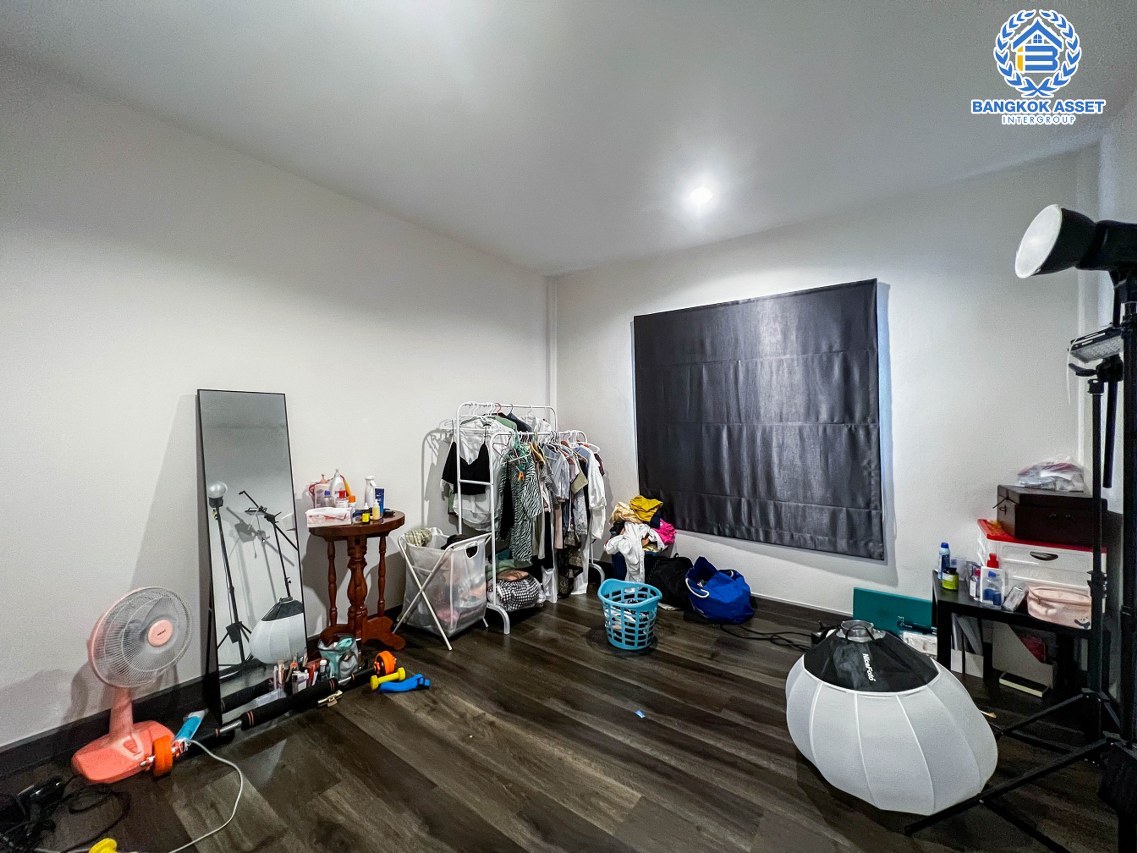 *****ทาวน์เฮ้าส์มือสองนนทบุรี หมู่บ้าน ซื่อตรง รัตนาธิเบศร์ เนื้อที่กว้างถึง 26 ตร.ว. ฟังก์ชัน 3 ห้องนอน 2 ห้องน้ำ 1 ที่จอดรถ บ้านรีโนเวทใหม่ พร้อมเข้าอยู่ ทำเลเยี่ยม ใกล้รถไฟฟ้าสายสีม่วง "สถานีไทรม้า" และทางด่วน "งามวงศ์วาน" ในราคาสุดคุ้ม!!