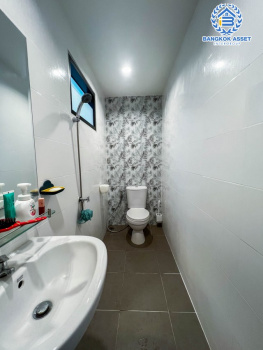 *****ทาวน์เฮ้าส์มือสองนนทบุรี หมู่บ้าน ซื่อตรง รัตนาธิเบศร์ เนื้อที่กว้างถึง 26 ตร.ว. ฟังก์ชัน 3 ห้องนอน 2 ห้องน้ำ 1 ที่จอดรถ บ้านรีโนเวทใหม่ พร้อมเข้าอยู่ ทำเลเยี่ยม ใกล้รถไฟฟ้าสายสีม่วง "สถานีไทรม้า" และทางด่วน "งามวงศ์วาน" ในราคาสุดคุ้ม!!