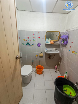 *****ทาวน์เฮ้าส์มือสอง ซอยไทยานนท์16/2 เลี่ยงเมืองนนท์ เนื้อที่ 17.30 ตร.ว. ฟังก์ชัน 2 ห้องนอน 2 ห้องน้ำ 1 ที่จอดรถ บ้านสภาพดี พร้อมเข้าอยู่ บนทำเลเดินทางสะดวก เชื่อมต่อถนนรัตนาเบศร์ ถนนเลี่ยงเมืองนนทบุรี ใกล้รถไฟฟ้าสายสีม่วง "สถานีสะพานพระนั่งเกล้า"