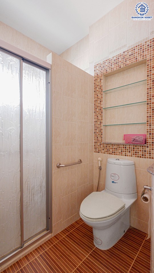 *****บ้านเดี่ยวมือสอง โครงการ ชลลดา บางบัวทอง หลังมุม! คุณภาพระดับ L&H เนื้อที่ 97 ตร.ว. พร้อมฟังก์ชัน 5 ห้องนอน 5 ห้องน้ำ 2 ที่จอดรถ บ้านสวยตกแต่งใหม่พร้อมอยู่ บนทำเลเดินทางสะดวกสบาย ใกล้เซ็นทรัลเวสต์เกต และรถไฟฟ้าสายสีม่วง "สถานีบางพลู"