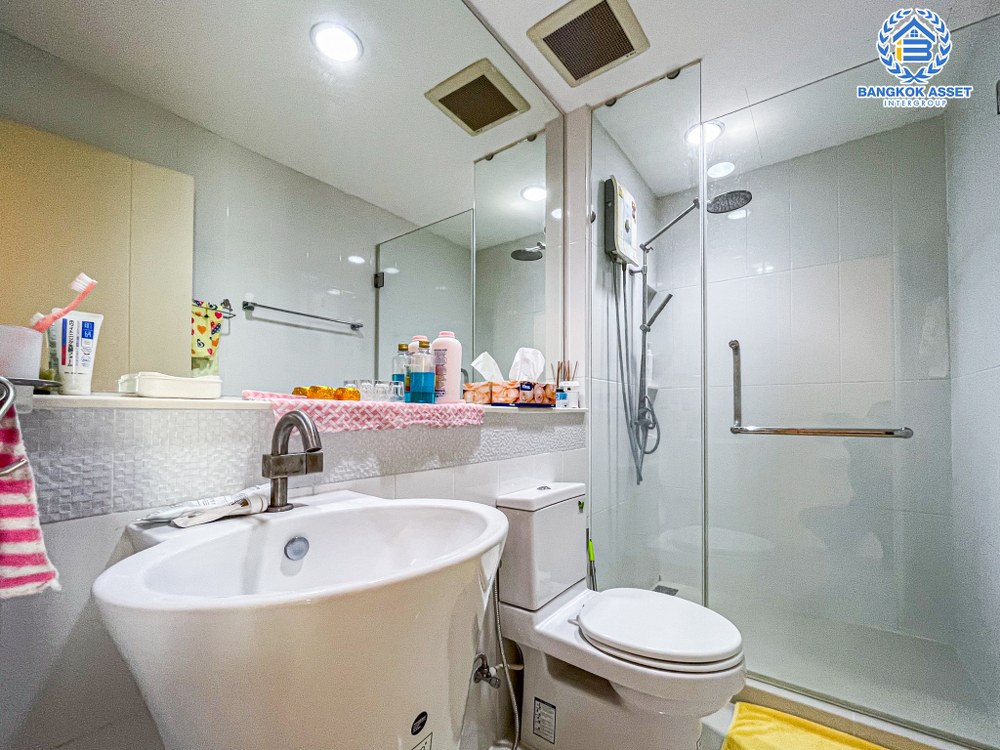 *****ทาวน์เฮ้าส์มือสอง โครงการ บ้านกลางเมือง โชคชัย4 เนื้อที่ 18.30 ตร.ว. ฟังก์ชัน 3 ห้องนอน 3 ห้องน้ำ 1 ที่จอดรถ บ้านสภาพดีเหมือนใหม่ พร้อมเข้าอยู่ แถมฟรี! เครื่องปรับอากาศ บนทำเลดี เชื่อมต่อถนนโชคชัย4 ถนนเสนานิคม ถนนลาดพร้าว จองเลย