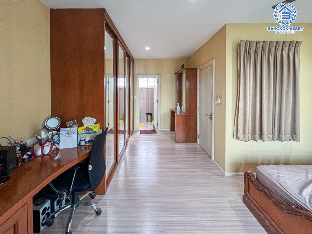 *****ทาวน์เฮ้าส์มือสอง โครงการ บ้านกลางเมือง โชคชัย4 เนื้อที่ 18.30 ตร.ว. ฟังก์ชัน 3 ห้องนอน 3 ห้องน้ำ 1 ที่จอดรถ บ้านสภาพดีเหมือนใหม่ พร้อมเข้าอยู่ แถมฟรี! เครื่องปรับอากาศ บนทำเลดี เชื่อมต่อถนนโชคชัย4 ถนนเสนานิคม ถนนลาดพร้าว จองเลย