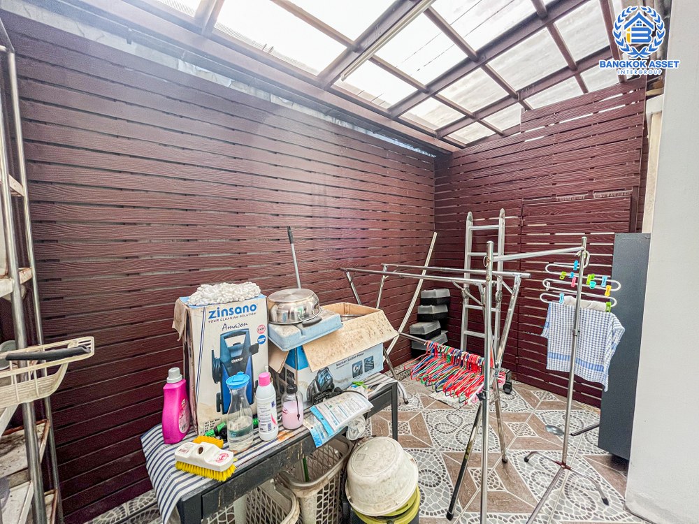 *****ทาวน์เฮ้าส์มือสอง โครงการ บ้านกลางเมือง โชคชัย4 เนื้อที่ 18.30 ตร.ว. ฟังก์ชัน 3 ห้องนอน 3 ห้องน้ำ 1 ที่จอดรถ บ้านสภาพดีเหมือนใหม่ พร้อมเข้าอยู่ แถมฟรี! เครื่องปรับอากาศ บนทำเลดี เชื่อมต่อถนนโชคชัย4 ถนนเสนานิคม ถนนลาดพร้าว จองเลย