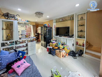 *****ทาวน์เฮ้าส์มือสอง โครงการ บ้านกลางเมือง โชคชัย4 เนื้อที่ 18.30 ตร.ว. ฟังก์ชัน 3 ห้องนอน 3 ห้องน้ำ 1 ที่จอดรถ บ้านสภาพดีเหมือนใหม่ พร้อมเข้าอยู่ แถมฟรี! เครื่องปรับอากาศ บนทำเลดี เชื่อมต่อถนนโชคชัย4 ถนนเสนานิคม ถนนลาดพร้าว จองเลย