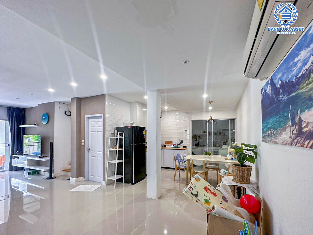 *****บ้านแฝดมือสอง โครงการ เอโทล บาหลีบีช มอเตอร์เวย์-ลาดกระบัง เนื้อที่ 45.50 ตร.ว. ฟังก์ชัน 3 ห้องนอน 2 ห้องน้ำ 2 ที่จอดรถ ภายในสภาพดี พร้อมเข้าอยู่ แถมฟรี! เครื่องปรับอากาศ บนทำเลดี เชื่อมต่อถนนเทพราช-ลาดกระบัง ใกล้รถไฟฟ้า Airport Rail Link ลาดกระบัง และจุดขึ้นมอเตอร์เวย์ลาดกระบัง