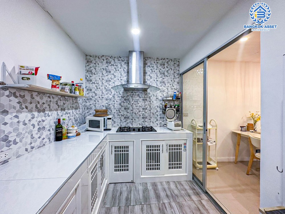 *****บ้านแฝดมือสอง โครงการ เอโทล บาหลีบีช มอเตอร์เวย์-ลาดกระบัง เนื้อที่ 45.50 ตร.ว. ฟังก์ชัน 3 ห้องนอน 2 ห้องน้ำ 2 ที่จอดรถ ภายในสภาพดี พร้อมเข้าอยู่ แถมฟรี! เครื่องปรับอากาศ บนทำเลดี เชื่อมต่อถนนเทพราช-ลาดกระบัง ใกล้รถไฟฟ้า Airport Rail Link ลาดกระบัง และจุดขึ้นมอเตอร์เวย์ลาดกระบัง