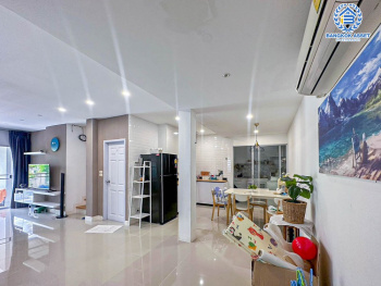 *****บ้านแฝดมือสอง โครงการ เอโทล บาหลีบีช มอเตอร์เวย์-ลาดกระบัง เนื้อที่ 45.50 ตร.ว. ฟังก์ชัน 3 ห้องนอน 2 ห้องน้ำ 2 ที่จอดรถ ภายในสภาพดี พร้อมเข้าอยู่ แถมฟรี! เครื่องปรับอากาศ บนทำเลดี เชื่อมต่อถนนเทพราช-ลาดกระบัง ใกล้รถไฟฟ้า Airport Rail Link ลาดกระบัง และจุดขึ้นมอเตอร์เวย์ลาดกระบัง