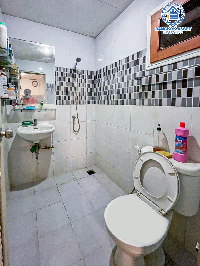 *****ทาวน์เฮ้าส์มือสองปทุมธานี โครงการ ศุภาลัย โนโววิลล์ คลอง5 หลังมุม! เนื้อที่กว้างเกือบ 32 ตร.ว. ฟังก์ชัน 4 ห้องนอน 2 ห้องน้ำ ต่อเติมแล้ว พร้อมเฟอร์นิเจอร์บิ้วอินท์ บนทำเลแห่งการเดินทาง เชื่อมต่อถนนลำลูกกา, ถนนหทัยราษฎร์ ใกล้รถไฟฟ้าสายสีเขียว "สถานีคูคต" จองเลย!