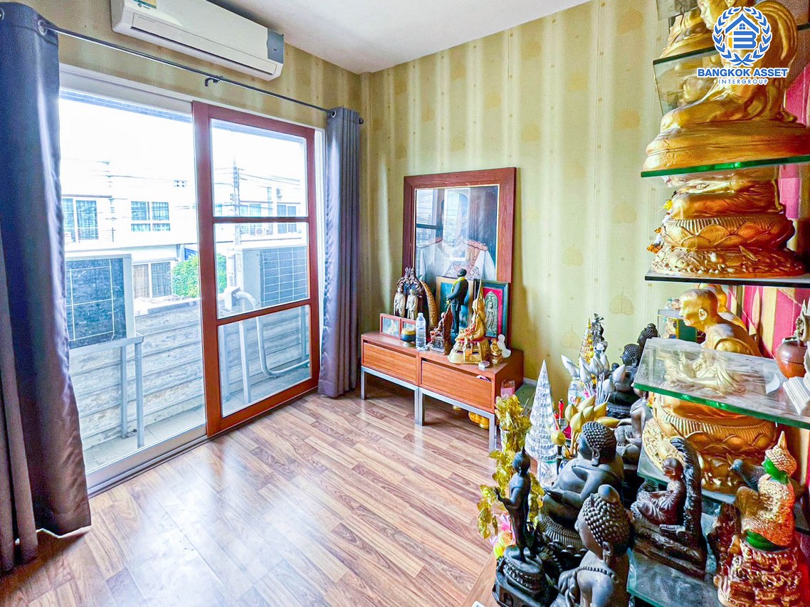 *****ทาวน์เฮ้าส์มือสองปทุมธานี โครงการ ศุภาลัย โนโววิลล์ คลอง5 หลังมุม! เนื้อที่กว้างเกือบ 32 ตร.ว. ฟังก์ชัน 4 ห้องนอน 2 ห้องน้ำ ต่อเติมแล้ว พร้อมเฟอร์นิเจอร์บิ้วอินท์ บนทำเลแห่งการเดินทาง เชื่อมต่อถนนลำลูกกา, ถนนหทัยราษฎร์ ใกล้รถไฟฟ้าสายสีเขียว "สถานีคูคต" จองเลย!