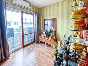 *****ทาวน์เฮ้าส์มือสองปทุมธานี โครงการ ศุภาลัย โนโววิลล์ คลอง5 หลังมุม! เนื้อที่กว้างเกือบ 32 ตร.ว. ฟังก์ชัน 4 ห้องนอน 2 ห้องน้ำ ต่อเติมแล้ว พร้อมเฟอร์นิเจอร์บิ้วอินท์ บนทำเลแห่งการเดินทาง เชื่อมต่อถนนลำลูกกา, ถนนหทัยราษฎร์ ใกล้รถไฟฟ้าสายสีเขียว "สถานีคูคต" จองเลย!