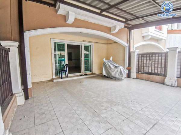 *****ทาวน์เฮ้าส์มือสองกรุงเทพมหานคร โครงการ เดอะคอนเนค7/1 ดอนเมือง-วิภาวดี เนื้อที่กว้าง 21.4 ตร.ว. ฟังก์ชัน 3 ห้องนอน 2 ห้องน้ำ 2 ที่จอดรถ บ้านพร้อมอยู่ บนทำเลดี เดินทางสะดวก ใกล้รถไฟฟ้าสายสีแดง "สถานีดอนเมือง" และจุดขึ้นทางด่วน "อุตราภิมุข"