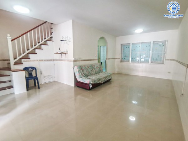 *****ทาวน์เฮ้าส์มือสองกรุงเทพมหานคร โครงการ เดอะคอนเนค7/1 ดอนเมือง-วิภาวดี เนื้อที่กว้าง 21.4 ตร.ว. ฟังก์ชัน 3 ห้องนอน 2 ห้องน้ำ 2 ที่จอดรถ บ้านพร้อมอยู่ บนทำเลดี เดินทางสะดวก ใกล้รถไฟฟ้าสายสีแดง "สถานีดอนเมือง" และจุดขึ้นทางด่วน "อุตราภิมุข"