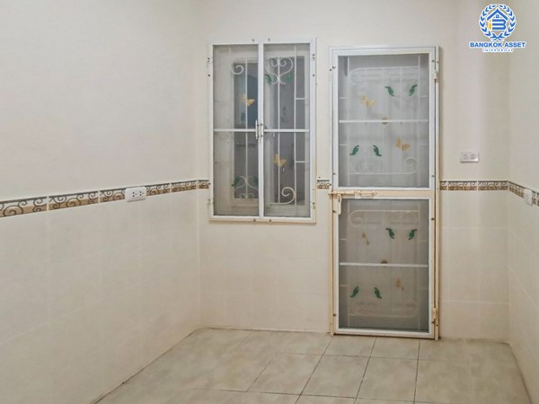 *****ทาวน์เฮ้าส์มือสองกรุงเทพมหานคร โครงการ เดอะคอนเนค7/1 ดอนเมือง-วิภาวดี เนื้อที่กว้าง 21.4 ตร.ว. ฟังก์ชัน 3 ห้องนอน 2 ห้องน้ำ 2 ที่จอดรถ บ้านพร้อมอยู่ บนทำเลดี เดินทางสะดวก ใกล้รถไฟฟ้าสายสีแดง "สถานีดอนเมือง" และจุดขึ้นทางด่วน "อุตราภิมุข"