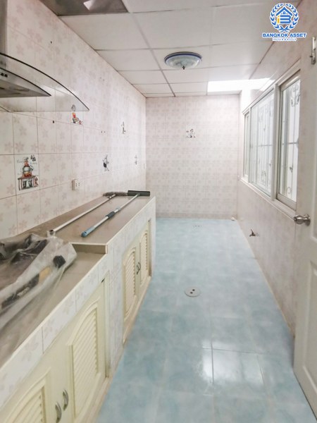 *****ทาวน์เฮ้าส์มือสองกรุงเทพมหานคร โครงการ เดอะคอนเนค7/1 ดอนเมือง-วิภาวดี เนื้อที่กว้าง 21.4 ตร.ว. ฟังก์ชัน 3 ห้องนอน 2 ห้องน้ำ 2 ที่จอดรถ บ้านพร้อมอยู่ บนทำเลดี เดินทางสะดวก ใกล้รถไฟฟ้าสายสีแดง "สถานีดอนเมือง" และจุดขึ้นทางด่วน "อุตราภิมุข"