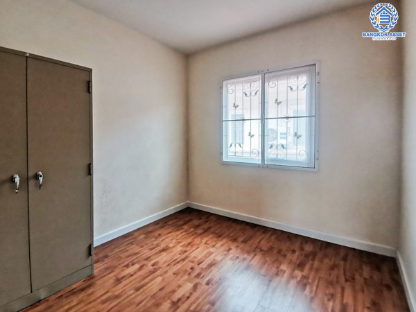 *****ทาวน์เฮ้าส์มือสองกรุงเทพมหานคร โครงการ เดอะคอนเนค7/1 ดอนเมือง-วิภาวดี เนื้อที่กว้าง 21.4 ตร.ว. ฟังก์ชัน 3 ห้องนอน 2 ห้องน้ำ 2 ที่จอดรถ บ้านพร้อมอยู่ บนทำเลดี เดินทางสะดวก ใกล้รถไฟฟ้าสายสีแดง "สถานีดอนเมือง" และจุดขึ้นทางด่วน "อุตราภิมุข"