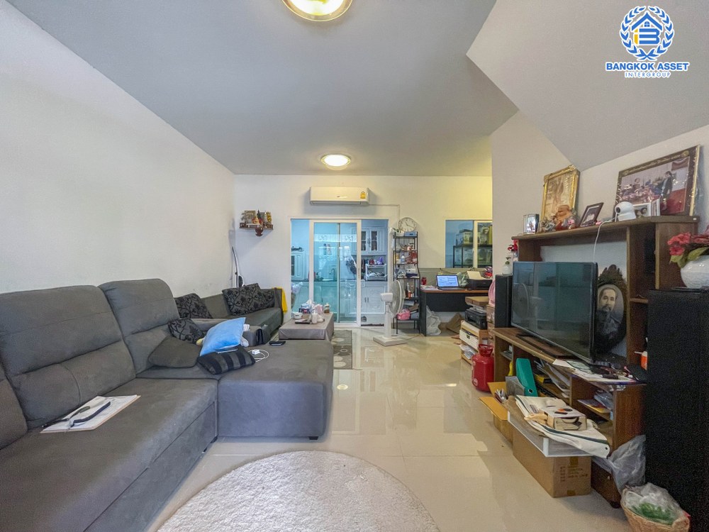 *****ทาวน์เฮ้าส์มือสอง โครงการ กัสโต้ทาวน์โฮม วงแหวน-พระราม5 หลังมุม เนื้อที่ 25.2 ตร.ว. ฟังก์ชัน 3 ห้องนอน 2 ห้องน้ำ 2 ที่จอดรถ บ้านราคาดีที่สุดในโครงการ บรรยากาศเป็นส่วนตัว บนทำเลเดินทางสะดวก เพียง 15 นาทีก็ถึงรถไฟฟ้าสายสีม่วง "สถานีตลาดบางใหญ่"