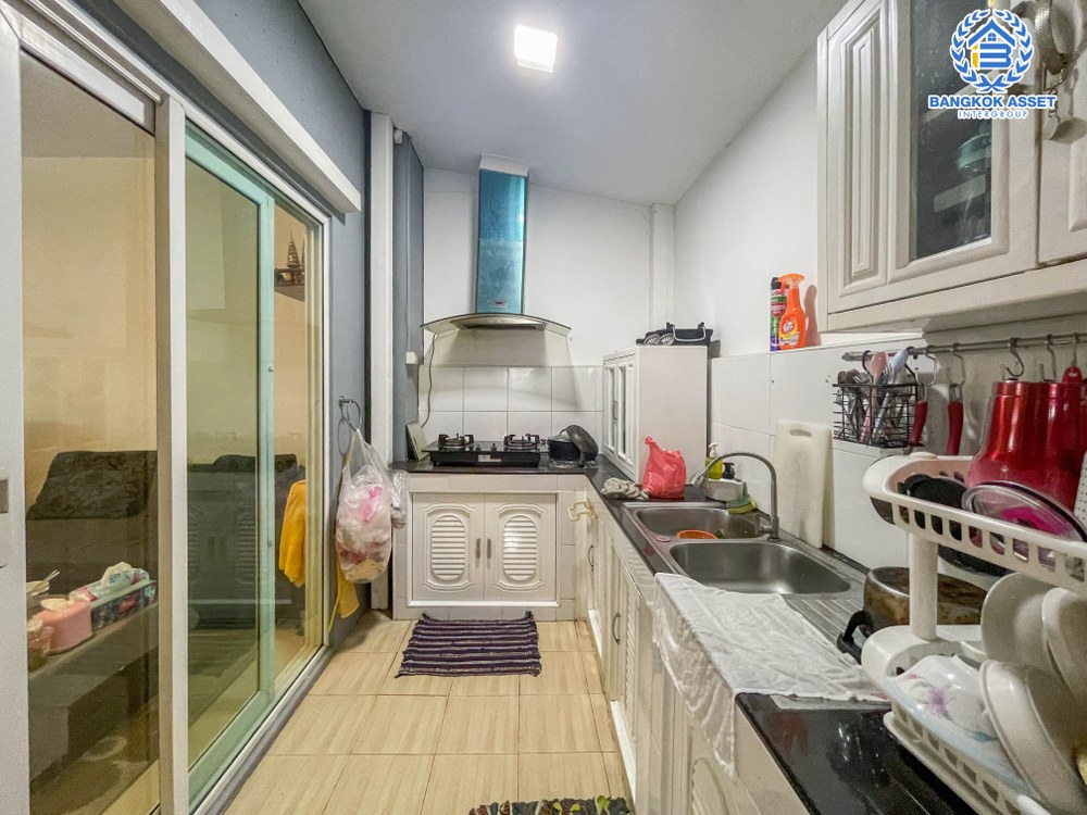 *****ทาวน์เฮ้าส์มือสอง โครงการ กัสโต้ทาวน์โฮม วงแหวน-พระราม5 หลังมุม เนื้อที่ 25.2 ตร.ว. ฟังก์ชัน 3 ห้องนอน 2 ห้องน้ำ 2 ที่จอดรถ บ้านราคาดีที่สุดในโครงการ บรรยากาศเป็นส่วนตัว บนทำเลเดินทางสะดวก เพียง 15 นาทีก็ถึงรถไฟฟ้าสายสีม่วง "สถานีตลาดบางใหญ่"