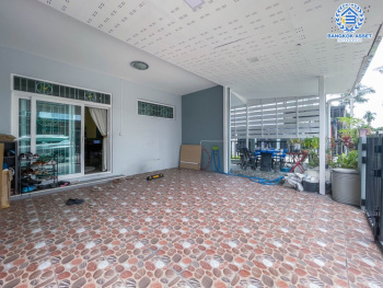 *****ทาวน์เฮ้าส์มือสอง โครงการ กัสโต้ทาวน์โฮม วงแหวน-พระราม5 หลังมุม เนื้อที่ 25.2 ตร.ว. ฟังก์ชัน 3 ห้องนอน 2 ห้องน้ำ 2 ที่จอดรถ บ้านราคาดีที่สุดในโครงการ บรรยากาศเป็นส่วนตัว บนทำเลเดินทางสะดวก เพียง 15 นาทีก็ถึงรถไฟฟ้าสายสีม่วง "สถานีตลาดบางใหญ่"