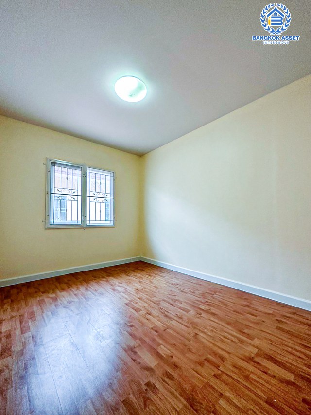 *****ทาวน์เฮ้าส์มือสองกรุงเทพมหานคร โครงการ เดอะคอนเนค7/1 ดอนเมือง-วิภาวดี เนื้อที่กว้าง 21.4 ตร.ว. ฟังก์ชัน 3 ห้องนอน 2 ห้องน้ำ 2 ที่จอดรถ บ้านสภาพดี พร้อมอยู่ บนทำเลเดินทางสะดวก ใกล้รถไฟฟ้าสายสีแดง "สถานีดอนเมือง" และจุดขึ้นทางด่วน "อุตราภิมุข" จองเลย!