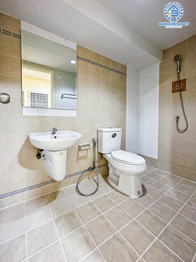 *****ทาวน์เฮ้าส์มือสองกรุงเทพมหานคร โครงการ เดอะคอนเนค7/1 ดอนเมือง-วิภาวดี เนื้อที่กว้าง 21.4 ตร.ว. ฟังก์ชัน 3 ห้องนอน 2 ห้องน้ำ 2 ที่จอดรถ บ้านสภาพดี พร้อมอยู่ บนทำเลเดินทางสะดวก ใกล้รถไฟฟ้าสายสีแดง "สถานีดอนเมือง" และจุดขึ้นทางด่วน "อุตราภิมุข" จองเลย!