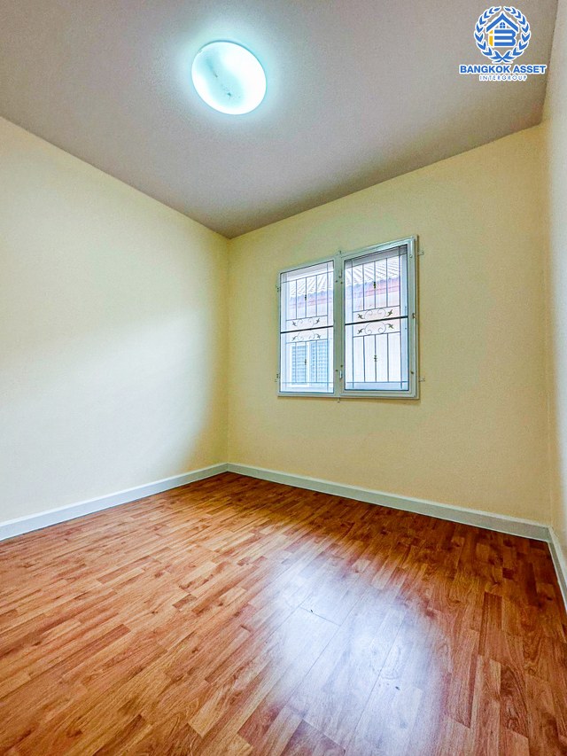 *****ทาวน์เฮ้าส์มือสองกรุงเทพมหานคร โครงการ เดอะคอนเนค7/1 ดอนเมือง-วิภาวดี เนื้อที่กว้าง 21.4 ตร.ว. ฟังก์ชัน 3 ห้องนอน 2 ห้องน้ำ 2 ที่จอดรถ บ้านสภาพดี พร้อมอยู่ บนทำเลเดินทางสะดวก ใกล้รถไฟฟ้าสายสีแดง "สถานีดอนเมือง" และจุดขึ้นทางด่วน "อุตราภิมุข" จองเลย!