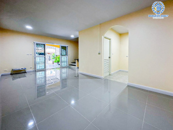 *****ทาวน์เฮ้าส์มือสองกรุงเทพมหานคร โครงการ เดอะคอนเนค7/1 ดอนเมือง-วิภาวดี เนื้อที่กว้าง 21.4 ตร.ว. ฟังก์ชัน 3 ห้องนอน 2 ห้องน้ำ 2 ที่จอดรถ บ้านสภาพดี พร้อมอยู่ บนทำเลเดินทางสะดวก ใกล้รถไฟฟ้าสายสีแดง "สถานีดอนเมือง" และจุดขึ้นทางด่วน "อุตราภิมุข" จองเลย!