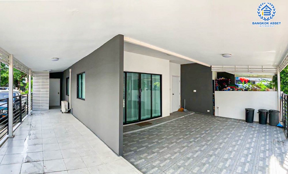 *****ทาวน์โฮม 3 ชั้นมือสอง โครงการ เดอะคอนเนค23 รัตนาธิเบศร์17 หลังมุม เนื้อที่ 21.4 ตร.ว. ฟังก์ชัน 3 ห้องนอน 2 ห้องน้ำ 2 ที่จอดรถ บ้านสภาพดีพร้อมเฟอร์นิเจอร์บิ้วอินท์ ตกแต่งเรียบหรูดูโมเดิร์น พร้อมเข้าอยู่ บนทำเลเดินทางสะดวก เชื่อมต่อถนนรัตนาธิเบศร์ ถนนงามวงศ์วาน ใกล้รถไฟฟ้าสายสีม่วง "สถานีบางกระสอ" จองเลย!