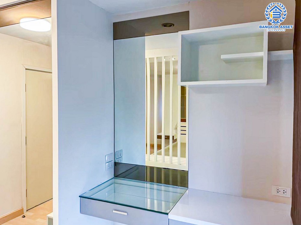 *****ทาวน์โฮม 3 ชั้นมือสอง โครงการ เดอะคอนเนค23 รัตนาธิเบศร์17 หลังมุม เนื้อที่ 21.4 ตร.ว. ฟังก์ชัน 3 ห้องนอน 2 ห้องน้ำ 2 ที่จอดรถ บ้านสภาพดีพร้อมเฟอร์นิเจอร์บิ้วอินท์ ตกแต่งเรียบหรูดูโมเดิร์น พร้อมเข้าอยู่ บนทำเลเดินทางสะดวก เชื่อมต่อถนนรัตนาธิเบศร์ ถนนงามวงศ์วาน ใกล้รถไฟฟ้าสายสีม่วง "สถานีบางกระสอ" จองเลย!