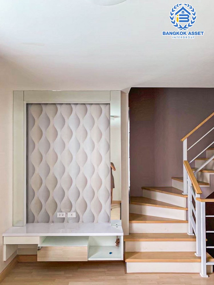 *****ทาวน์โฮม 3 ชั้นมือสอง โครงการ เดอะคอนเนค23 รัตนาธิเบศร์17 หลังมุม เนื้อที่ 21.4 ตร.ว. ฟังก์ชัน 3 ห้องนอน 2 ห้องน้ำ 2 ที่จอดรถ บ้านสภาพดีพร้อมเฟอร์นิเจอร์บิ้วอินท์ ตกแต่งเรียบหรูดูโมเดิร์น พร้อมเข้าอยู่ บนทำเลเดินทางสะดวก เชื่อมต่อถนนรัตนาธิเบศร์ ถนนงามวงศ์วาน ใกล้รถไฟฟ้าสายสีม่วง "สถานีบางกระสอ" จองเลย!