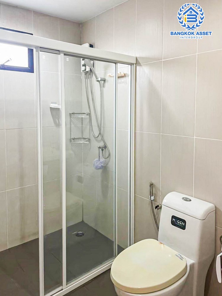 *****ทาวน์โฮม 3 ชั้นมือสอง โครงการ เดอะคอนเนค23 รัตนาธิเบศร์17 หลังมุม เนื้อที่ 21.4 ตร.ว. ฟังก์ชัน 3 ห้องนอน 2 ห้องน้ำ 2 ที่จอดรถ บ้านสภาพดีพร้อมเฟอร์นิเจอร์บิ้วอินท์ ตกแต่งเรียบหรูดูโมเดิร์น พร้อมเข้าอยู่ บนทำเลเดินทางสะดวก เชื่อมต่อถนนรัตนาธิเบศร์ ถนนงามวงศ์วาน ใกล้รถไฟฟ้าสายสีม่วง "สถานีบางกระสอ" จองเลย!