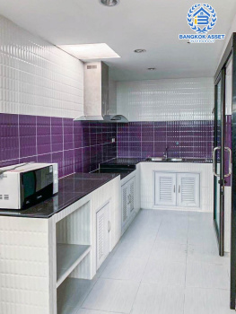 *****ทาวน์โฮม 3 ชั้นมือสอง โครงการ เดอะคอนเนค23 รัตนาธิเบศร์17 หลังมุม เนื้อที่ 21.4 ตร.ว. ฟังก์ชัน 3 ห้องนอน 2 ห้องน้ำ 2 ที่จอดรถ บ้านสภาพดีพร้อมเฟอร์นิเจอร์บิ้วอินท์ ตกแต่งเรียบหรูดูโมเดิร์น พร้อมเข้าอยู่ บนทำเลเดินทางสะดวก เชื่อมต่อถนนรัตนาธิเบศร์ ถนนงามวงศ์วาน ใกล้รถไฟฟ้าสายสีม่วง "สถานีบางกระสอ" จองเลย!