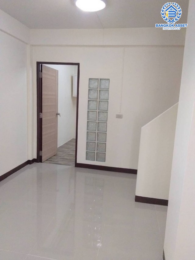 *****อาคารพาณิชย์มือสองนนทบุรี โครงการ ขวัญเจริญแลนด์ บางกรวย-ไทรน้อย เนื้อที่ 18.1 ตร.ว. ฟังก์ชัน 3 ห้องนอน 3 ห้องน้ำ 1 ที่จอดรถ อาคารพาณิชย์เปิดกิจการได้ บนทำเลเชื่อมต่อถนนราชพฤกษ์, ถนนรัตนาธิเบศร์ ใกล้จุดขึ้นทางด่วน "ศรีรัช" และรถไฟฟ้าสายสีม่วง "สถานีบางพลี" เพียง 15 นาทีเท่านั้น !!