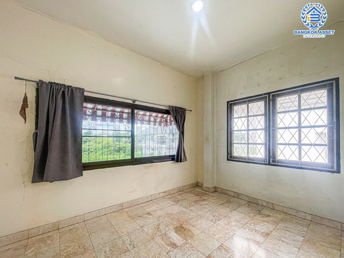 *****ทาวน์เฮ้าส์มือสองกรุงเทพมหานคร หมู่บ้าน กฤษดานคร 16-17 บรมราชชนนี เนื้อที่กว้าง 20 ตร.ว. ฟังก์ชัน 2 ห้องนอน 2 ห้องน้ำ 1 ที่จอดรถ บ้านสภาพดี บนทำเลดี เชื่อมต่อถนนบรมราชชนนี, ถนนเพชรเกษม ใกล้ทางคู่ขนานลอยฟ้าบรมราชชนนี, ม.มหิดล และเซ็นทรัลศาลายา ราคาถูกที่สุดในโครงการ!