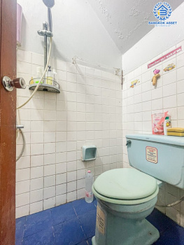 *****ทาวน์เฮ้าส์มือสองกรุงเทพมหานคร หมู่บ้าน กฤษดานคร 16-17 บรมราชชนนี เนื้อที่กว้าง 20 ตร.ว. ฟังก์ชัน 2 ห้องนอน 2 ห้องน้ำ 1 ที่จอดรถ บ้านสภาพดี บนทำเลดี เชื่อมต่อถนนบรมราชชนนี, ถนนเพชรเกษม ใกล้ทางคู่ขนานลอยฟ้าบรมราชชนนี, ม.มหิดล และเซ็นทรัลศาลายา ราคาถูกที่สุดในโครงการ!