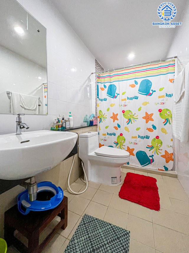 *****บ้านเดี่ยวมือสองนนทบุรี โครงการ พฤกษาวิลเลจ11 รัตนาธิเบศร์ เนื้อที่กว้างมากถึง 66.1 ตร.ว. ฟังก์ชัน 3 ห้องนอน 2 ห้องน้ำ 1 ที่จอดรถ บ้านสภาพสวย บนทำเลดี เดินทางสะดวก เชื่อมต่อถนนรัตนาธิเบศร์ และถนนราชพฤกษ์ ใกล้รถไฟฟ้าสายสีม่วง "สถานีบางรักน้อยท่าอิฐ" จองเลย!