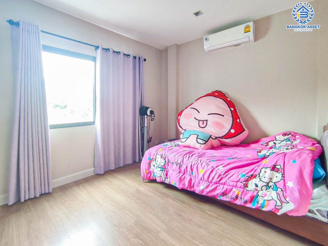 *****บ้านแฝดมือสองนนทบุรี โครงการ เวนิว พระราม5-3 เนื้อที่กว้าง 40.2 ตร.ว. ฟังก์ชัน 3 ห้องนอน 3 ห้องน้ำ 2 ที่จอดรถ แถมฟรี! 2 เครื่องปรับอากาศ, 1 เครื่องทำน้ำอุ่น และเฟอร์นิเจอร์บิวท์อิน บนทำเลเยี่ยม ใกล้รถไฟฟ้าสายสีม่วง "สถานีกระทรวงสาธารณะสุข" และจุดขึ้นทางด่วน "ศรีรัช"