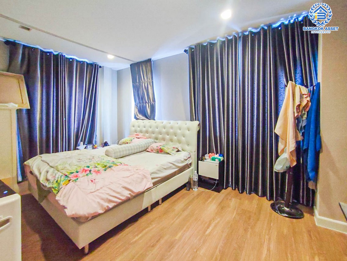 *****บ้านแฝดมือสองนนทบุรี โครงการ เวนิว พระราม5-3 เนื้อที่กว้าง 40.2 ตร.ว. ฟังก์ชัน 3 ห้องนอน 3 ห้องน้ำ 2 ที่จอดรถ แถมฟรี! 2 เครื่องปรับอากาศ, 1 เครื่องทำน้ำอุ่น และเฟอร์นิเจอร์บิวท์อิน บนทำเลเยี่ยม ใกล้รถไฟฟ้าสายสีม่วง "สถานีกระทรวงสาธารณะสุข" และจุดขึ้นทางด่วน "ศรีรัช"