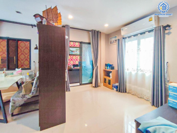 *****บ้านแฝดมือสองนนทบุรี โครงการ เวนิว พระราม5-3 เนื้อที่กว้าง 40.2 ตร.ว. ฟังก์ชัน 3 ห้องนอน 3 ห้องน้ำ 2 ที่จอดรถ แถมฟรี! 2 เครื่องปรับอากาศ, 1 เครื่องทำน้ำอุ่น และเฟอร์นิเจอร์บิวท์อิน บนทำเลเยี่ยม ใกล้รถไฟฟ้าสายสีม่วง "สถานีกระทรวงสาธารณะสุข" และจุดขึ้นทางด่วน "ศรีรัช"