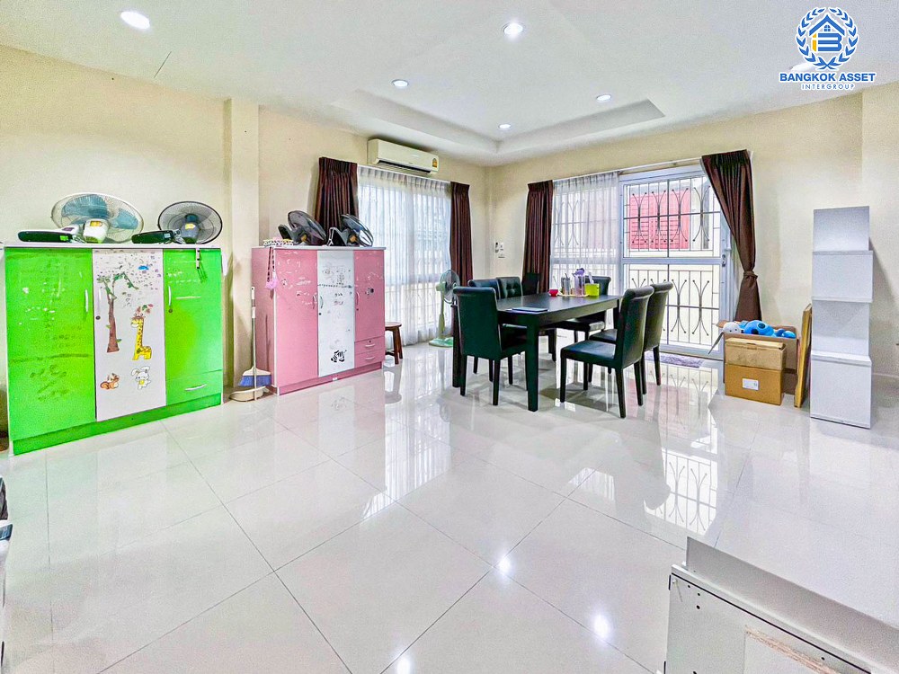 *****บ้านเดี่ยวมือสอง โครงการ พัฒนาสิริ เดอะไพร์ด ลำลูกกา-คลอง2 เนื้อที่ 51.40 ตร.ว. ฟังก์ชัน 4 ห้องนอน 3 ห้องน้ำ 2 ที่จอดรถ บ้านสภาพสวย พร้อมเข้าอยู่ บนทำเลดี เชื่อมต่อถนนเลียบคลอง2 ถนนหทัยราษฎร์ ถนนปัญญาอินทรา ใกล้รถไฟฟ้าสายสีเขียว "สถานีคูคต" และจุดขึ้นทางด่วน "จตุโชติ"